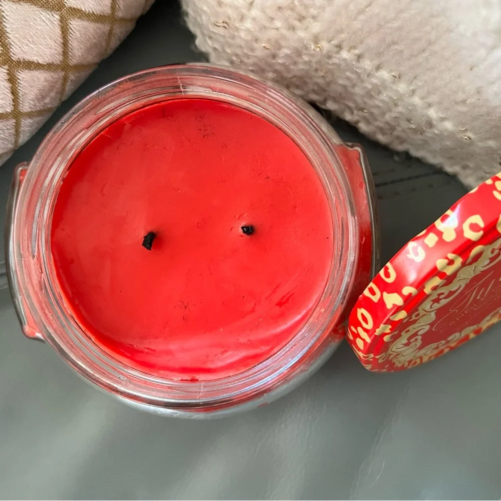 TYLER CANDLE COMPANY Glamorous Christmas 22 oz. BOUGIE PARFUMEE Perfumed Candle - Picture 7 of 11